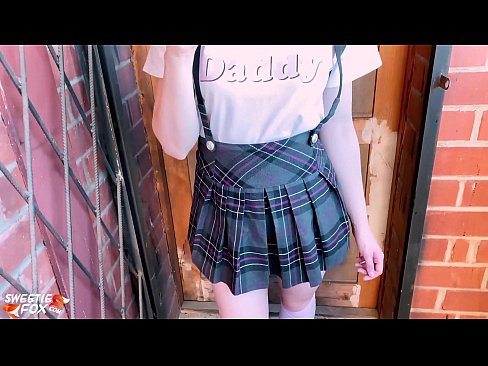 ❤️ 女学生深深地吸吮她的鸡巴，代替上课做爱 ❤️ Porno ❌️