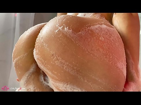 ❤️ 布鲁内特在淋浴时用振动器自慰阴部达到强烈的高潮 ❤️ Porno ❌️